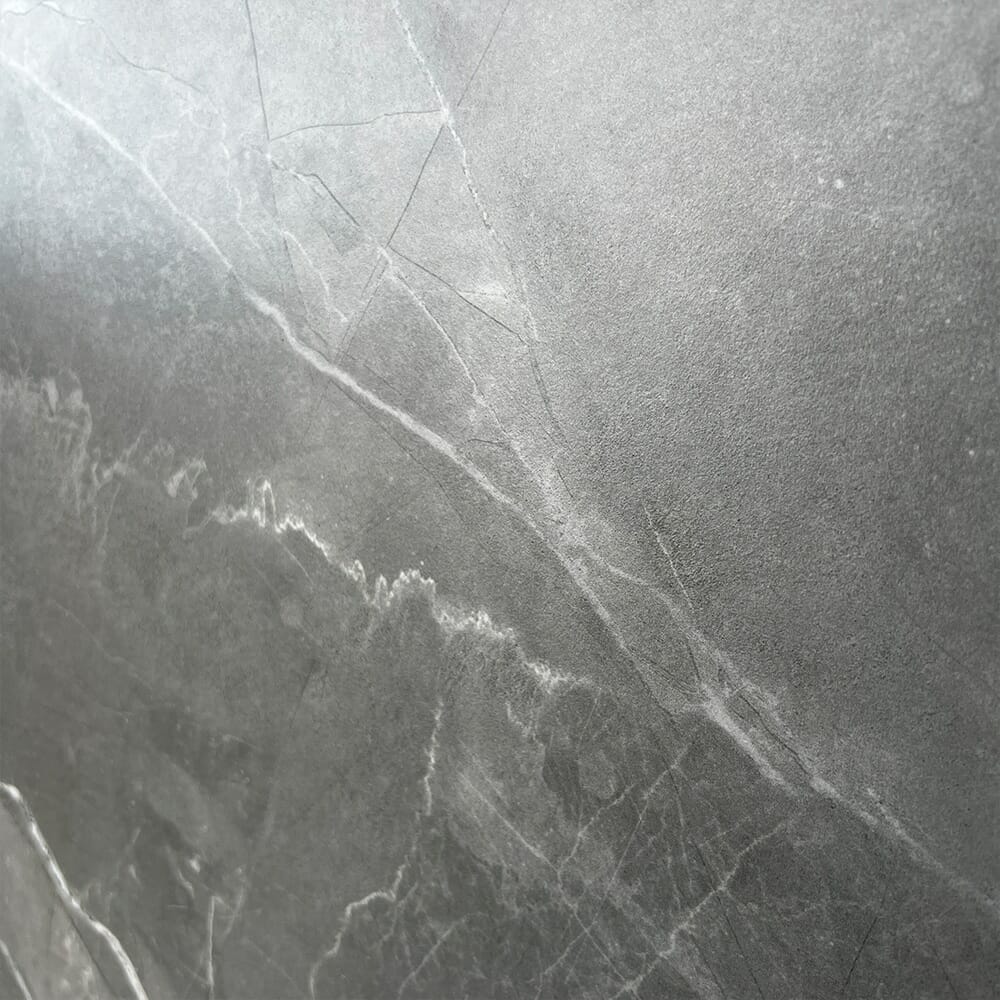 Marmerlook-Tegels-60×60-–-Stonemood-Grey-Grijs-Mat-Closeup