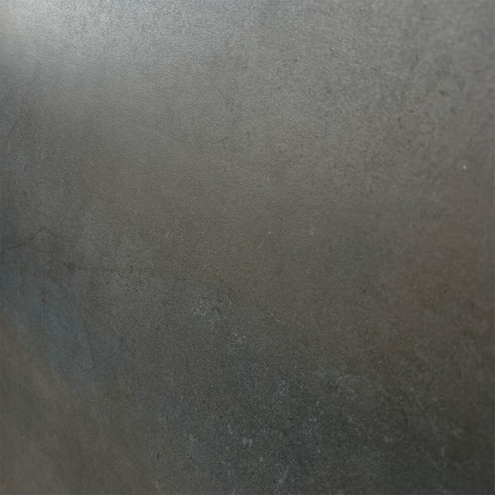 Metallook Tegel 60×60 Tijdloos Donkerbruin Saloni Industrial Grafito Closeup