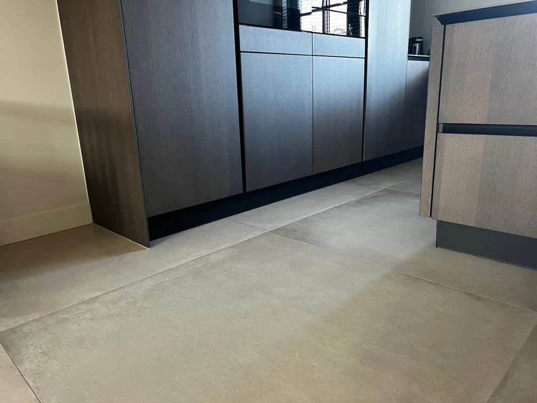 Tegeloutlet Keuken-betonlook-tegels-120x120-keramisch-1067x800